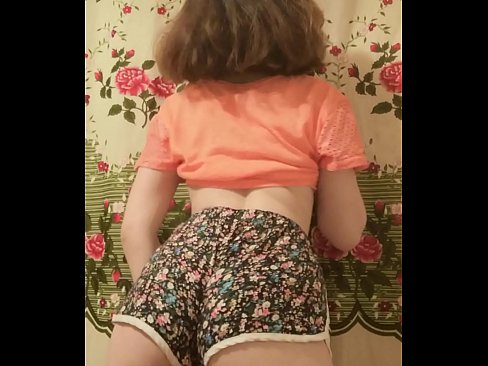 ❤️ Sexy matashin jariri yana cire guntun wando a kyamara ☑ Batsa