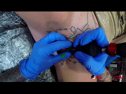 ❤️ Sully Savage mai tsananin jarfa ta yi tattoo a kan kwarin ta ☑ Batsa